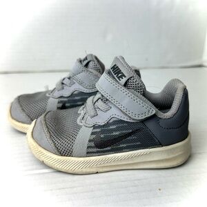 Nike Downshifter 8 Sneaker Toddler Boy 5C‎ Gray Low Top Hook And Loop